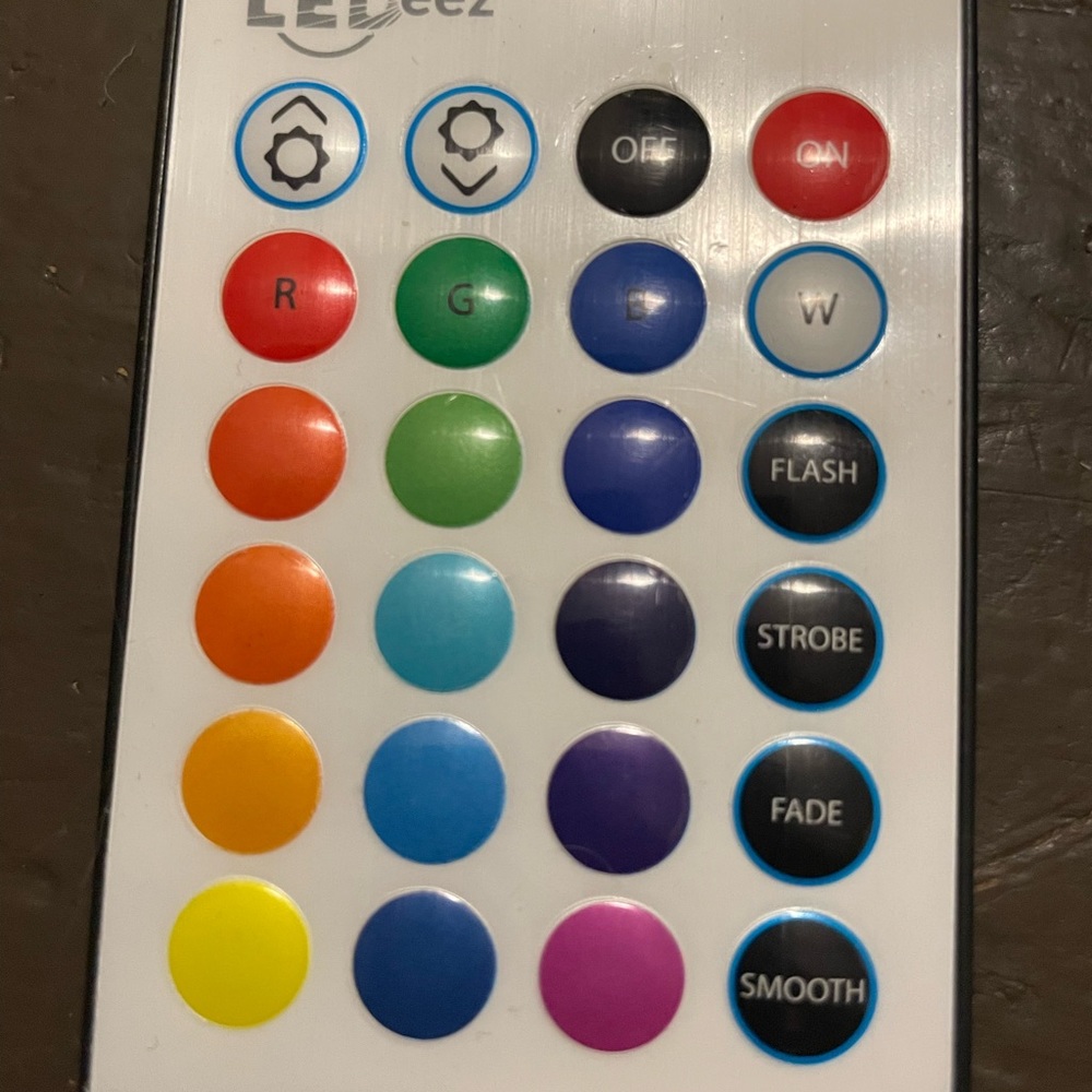 LED Light bulb **with remote** - Picture 4 of 4